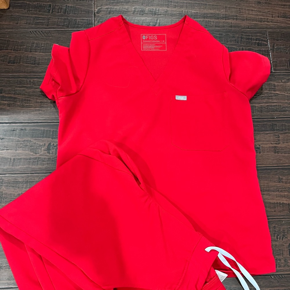 Womens Figs scrubs. Jogger bottoms. Both size medium. Great condition!!!